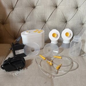 Medela Electric Breast Pump Set in White and Yellow